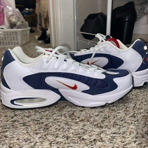 Nike Air Max Triax USA men’s shoe. gold accents. brand new, never worn.